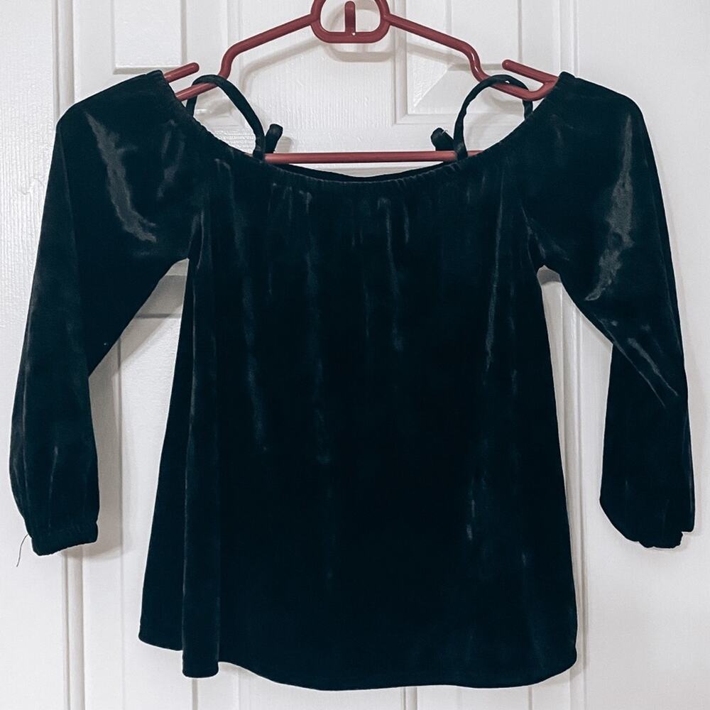 THE CHILDREN'S PLACE • Black Velvet Long Sleeve Cold Shoulder Top